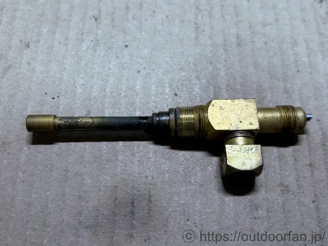 ピークワンランタンの燃料バルブ