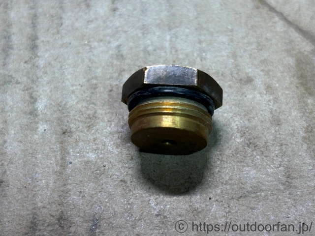 ジェネレーターを固定する台座ナット